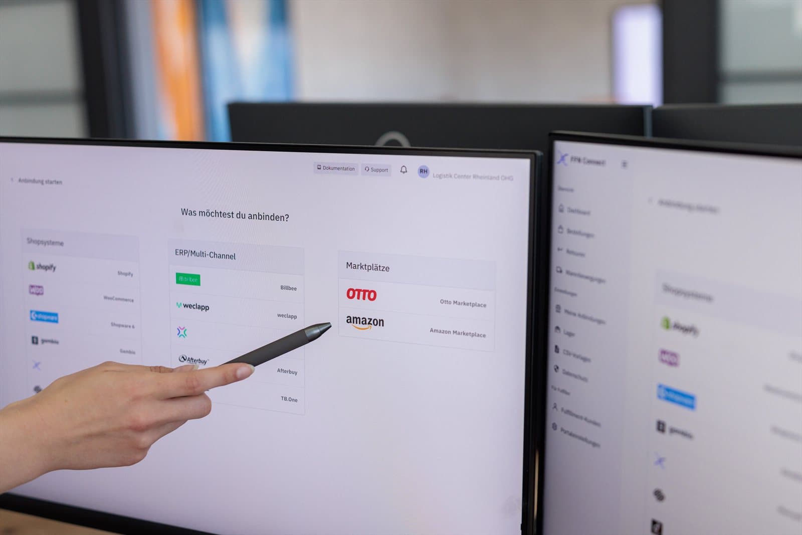 Übersicht der Shop- und Marktplatzanbindungen auf einem Monitor bei LCR